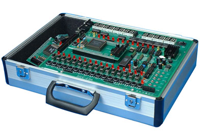    LG-EDA01型 實驗開發(fā)系統(tǒng)，一改傳統(tǒng)數(shù)字電路實驗系統(tǒng)&ldquo;芯片＋連線&rdquo;做法，而采用CPLD或FPGA等大規(guī)模在線可編程器件,使數(shù)字電路的硬件軟設(shè)計,即電子設(shè)計自動化EDA.該系統(tǒng)支持眾多著名公司的CPLD/ FPGA芯片應(yīng)用開發(fā)，并配有相應(yīng)的開發(fā)軟件,適用廣大高校的EDA數(shù)學(xué)實驗、課程設(shè)計和畢業(yè)設(shè)計，同時也為科研院所提供了良好的開發(fā)環(huán)境。 