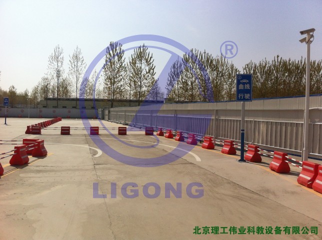 科目二場(chǎng)地考試系統(tǒng)，曲線行駛